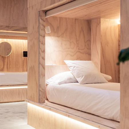 Colo Colo Hostel - Single Private Beds Сан Себастиан Екстериор снимка