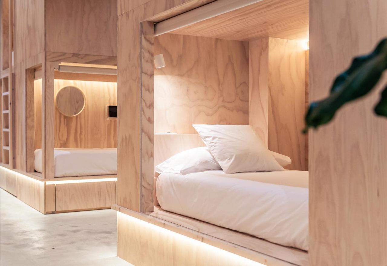 Colo Colo Hostel - Single Private Beds Сан Себастиан Екстериор снимка